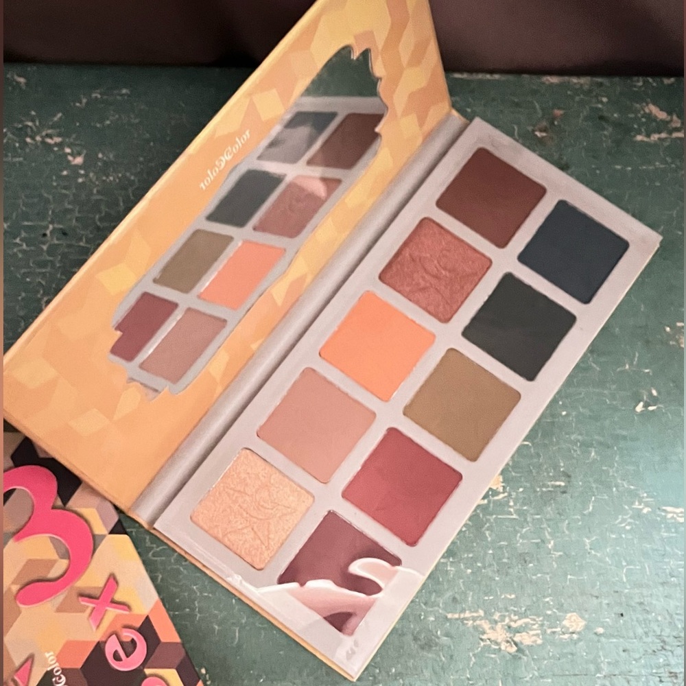 NWT CColor Cosmetics Unisex 3 Eyeshadow Palette